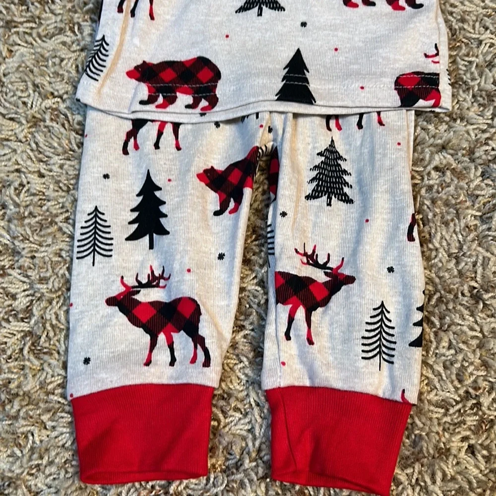 NWT - The Children’s Place - Christmas PJs- Size 0-3 Months